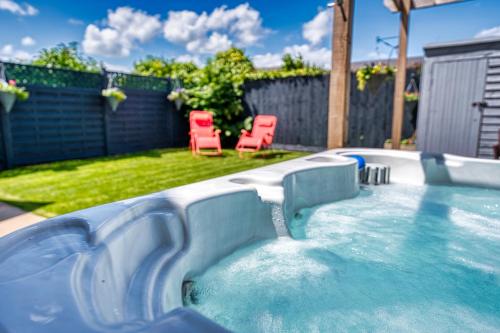 Marston Croft Cottage Spacious and Modern Hot Tub Sleeps 8 Southam by Inspire Homes - Tap to explore photos