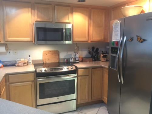 kök, 3 En Suite Bedrooms!! Spacious 2-story townhome with pool and spa + 2-car garage in Cachet at Las Sendas