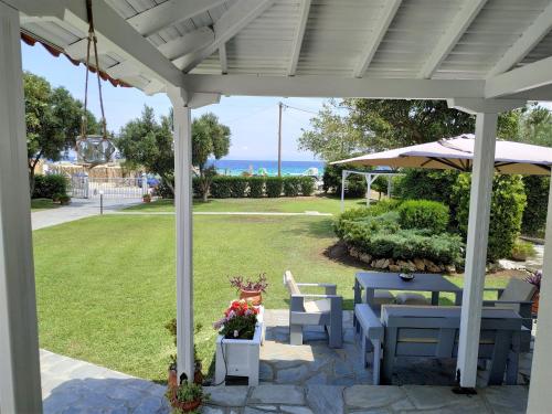 H&V Beachfront House in Trani Ammouda, Ormos Panagias