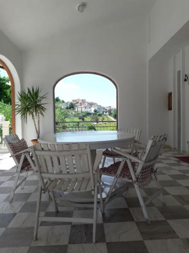 設施, Villino Sabina in 奇維泰拉德爾特龍托