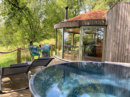 Luxury and Peaceful 1-bed Roundhouse with Hot Tub - Chalet - Mugdock