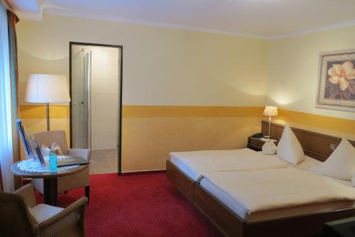 Hotel Baren 2.3km von Monzelfeld entfernt