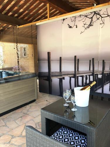Hot tub, Grande Villa 4 etoiles 20pax entre Cannes and Saint Tropez near Open Bar