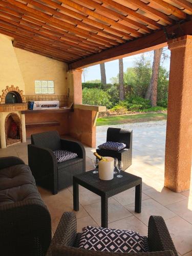 Facilities, Grande Villa 4 etoiles 20pax entre Cannes and Saint Tropez near Open Bar