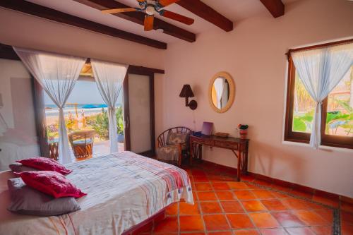 366769786 Tres Mujeres Hotel