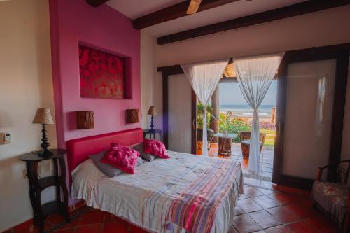 366769792 Tres Mujeres Hotel