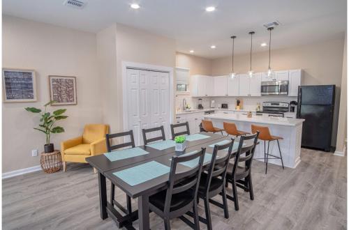 Beautiful Fenced 3BR 2BA Near Exciting Downtown in San Antonio, USA