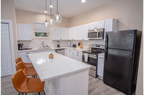 Beautiful Fenced 3BR 2BA Near Exciting Downtown in San Antonio, USA