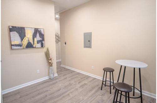 Beautiful Fenced 3BR 2BA Near Exciting Downtown in San Antonio, USA