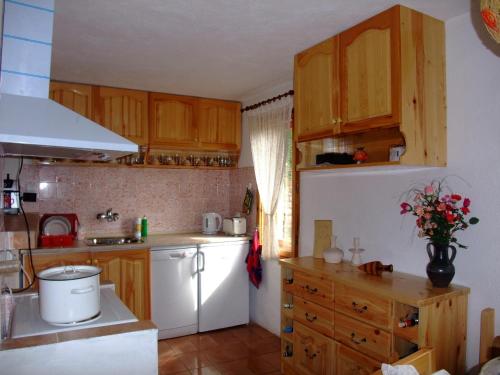 The 1st Guest House in Kyustendil - Guest Villa - Casa Rosa - Suitable for Families Friends Relax Sport Enthusiasts and Travel Addicts - image 7
