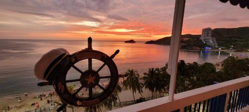 Aptartamentos Temáticos con balcón panorámico frente a la Playa
