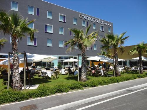 Photo - Cosmopolitan Hotel