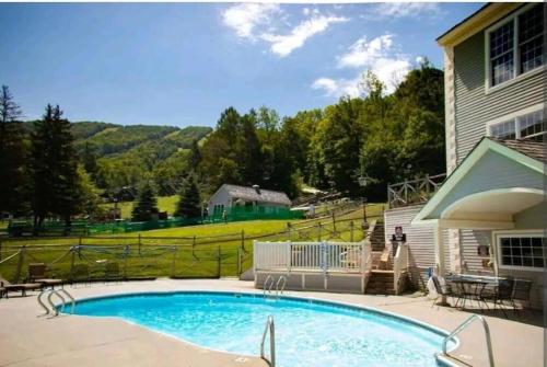 منظر, Gorgeous Ski On/Off 2 BR Sleeps 8 Jiminy-Must See Luxury in Hancock