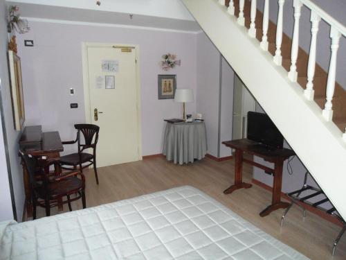 Hotel Continental - image 11