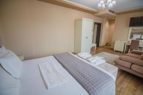 Christi's Hotel Borova - image 3