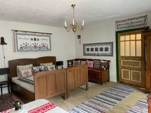 3 twin beds