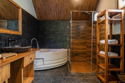 StayVista at The Artisans' Chalet with Indoor Jacuzzi