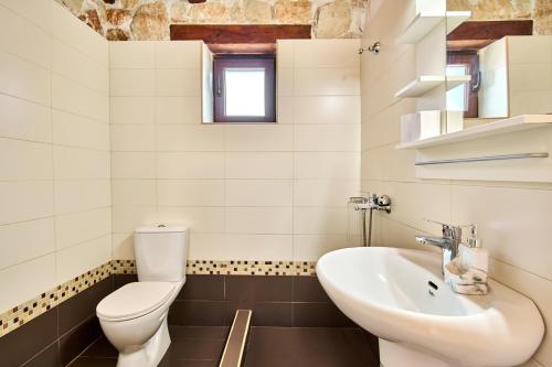 Gerakas Stone House Villa - image 8