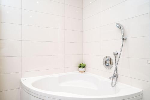Holiday Home King - image 14