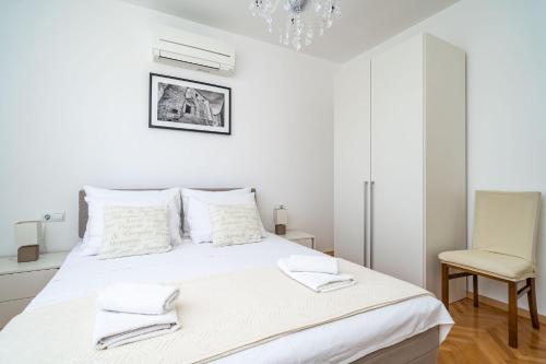 Holiday Home King - image 12
