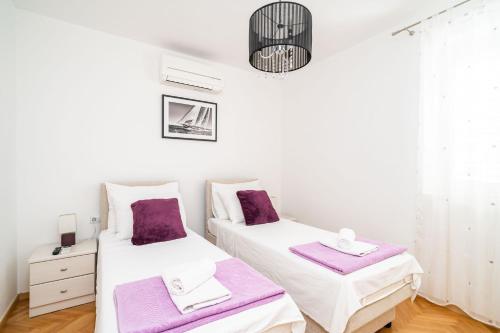 Holiday Home King - image 12