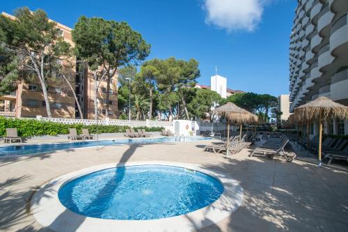 สระว่ายน้ำ, Hotel Salou Sunset - Adults Recommended - by Pierre & Vacances in กาเปยันส์