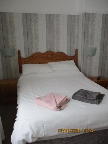 Sefton Lodge SEAFRONT PANORAMIC SEA VIEW ENSUITE BALCONY ROOMS AVAILABLE GUEST GARDEN - image 9