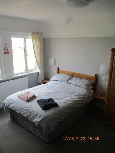 Sefton Lodge SEAFRONT PANORAMIC SEA VIEW ENSUITE BALCONY ROOMS AVAILABLE GUEST GARDEN - image 12