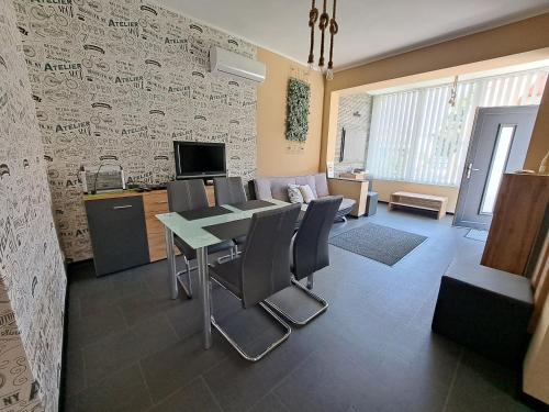 Koplietošanas atpūtas telpa ar TV, Relax Vendégház (Relax Vendeghaz) in Dunapataja