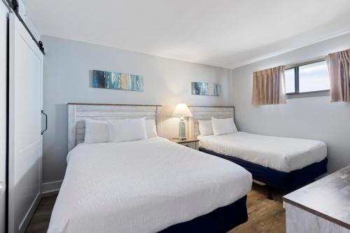 Hosteeva 1-bedroom Meridian Plaza Condo with Ocean View thumb 3