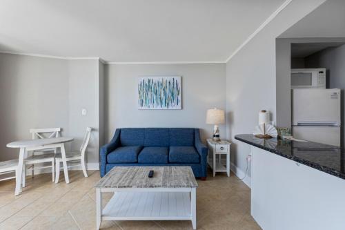 Hosteeva 1-bedroom Meridian Plaza Condo with Ocean View thumb 4