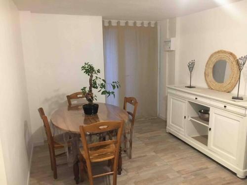 Logement indépendant Piscine et Jardin - Apartment - Creuzier-le-Neuf