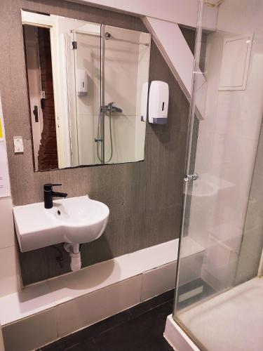 Hoża Apartments and Rooms - image 3