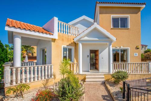 Three-Bedroom Villa image 8