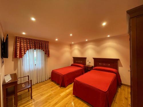 Twin Room with Private Bathroom