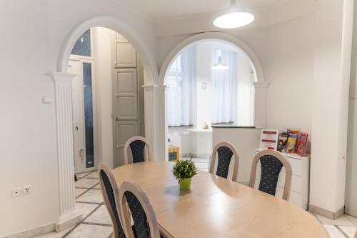 City-Hotel Budapest - image 9