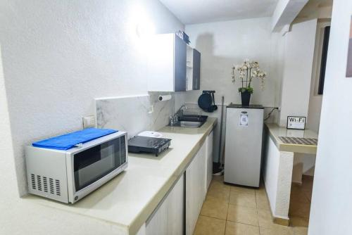 Konyha, DepaB privado, centrico,Wifi 80 mb ,aire acondicionado ,cocina, cochera techada, in Francisco I. Madero