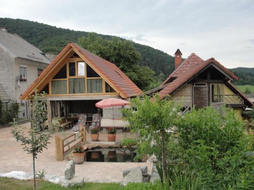Dārzs, Apartma Caprivi Koprivnik, Kočevje, Kočevski rog (Apartma Caprivi Koprivnik, Kocevje, Kocevski rog) in Komarna Vas