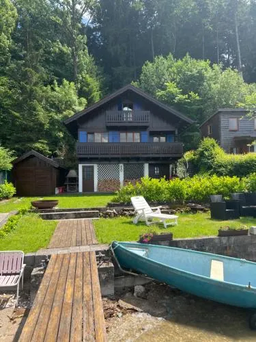 Haus am See in Henndorf am Wallersee, Österreich