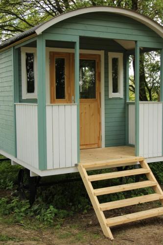 Bejárat, The Kestrel Shepherd Hut, Whitehouse Farm in Wetherden
