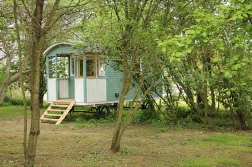 Kert, The Kestrel Shepherd Hut, Whitehouse Farm in Wetherden