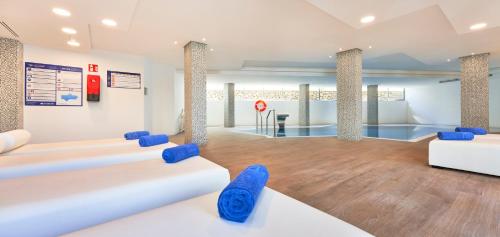 Globales Cala Bona Suites - image 6
