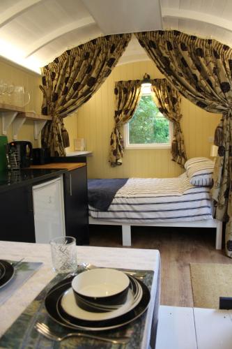 The Tawny Shepherd Hut, Whitehouse Farm