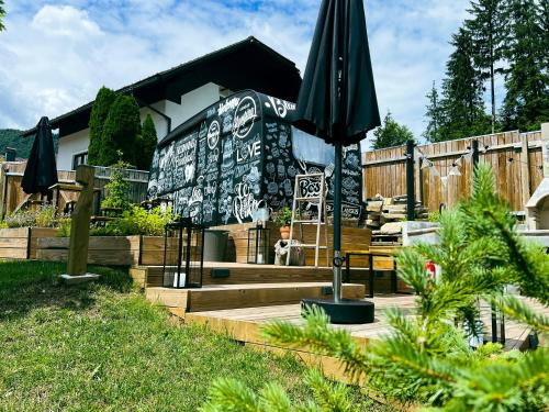 Зовнішній вигляд готелю, Glamping Langus in Топольсіка