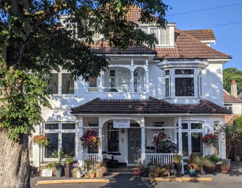 Alexander Lodge, Bournemouth
