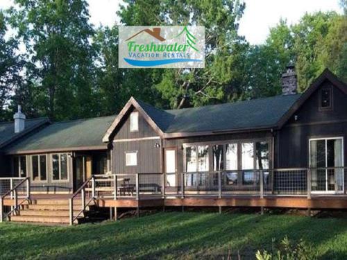 Au Train Island View Lodge - Accommodation - Munising