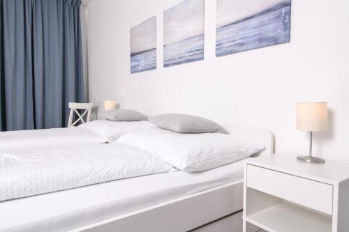 2 bedrooms, 10 beds