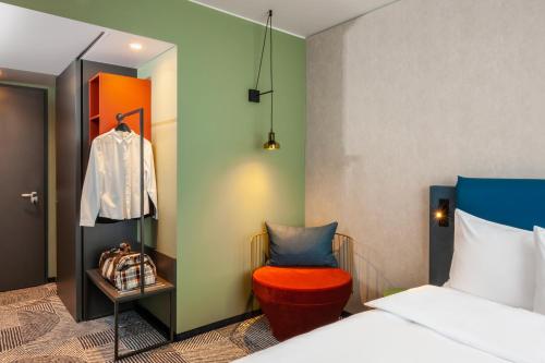 room detail thumbnail 1