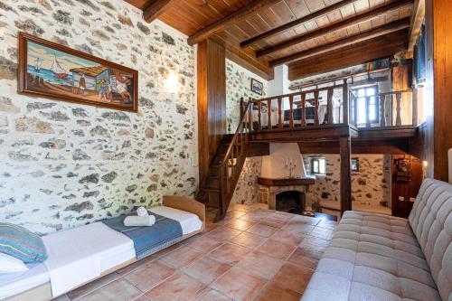 Elia Woodstone Houses - image 2