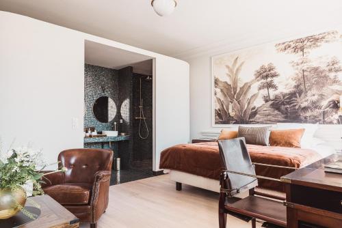 Book the Deluxe Double Room Deluxe Double Room (2 Adults + 1 Child)